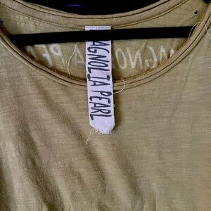 Magnolia Pearl champagne color T